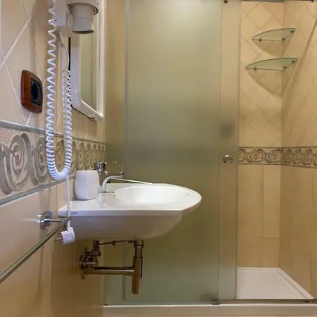 Villaggio Idra 2* ヴィエステ